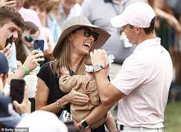 You can see kids here today saying: Rory Mcilroy Wurde Von Frau Erica Stoll Und Tochter Poppy Begleitet Nachdem Sie Die Wells Fargo Championship Gewonnen Hatte Aktuelle Boulevard Nachrichten Und Fotogalerien Zu Stars Sternchen