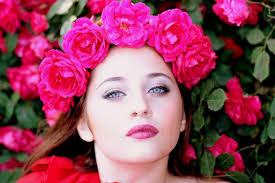 Fotos gratis : niña, flor, rojo, ropa, rosado, flora, guirnalda, Flores,  Rosas, belleza, Floristería, planta floreciendo, ramo de flores, Planta de  tierra 4272x2848