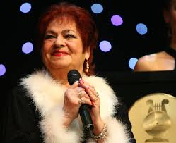 Urmează cursuri de perfecționare cu compozitoarea camelia dăscălescu. Doliu In Muzica RomaneascÄƒ A Murit Lucky Marinescu CantÄƒreaÅ£a Avea 83 De Ani Foto Video