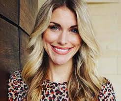 Marisa Hays's Instagram, Twitter & Facebook