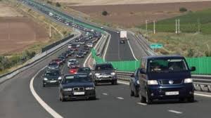 Pe anumite tronsoane se circulă în coloană. Carambol UriaÈ™ Pe Autostrada Soarelui Cel PuÈ›in 20 De MaÈ™ini Implicate