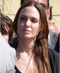 Früh übt sich, wer ein meister werden will! 10 Bilder Von Angelina Jolie Ohne Make Up Alle Beauty Tipps Angelina Jolie Stars Ungeschminkt Ungeschminkt