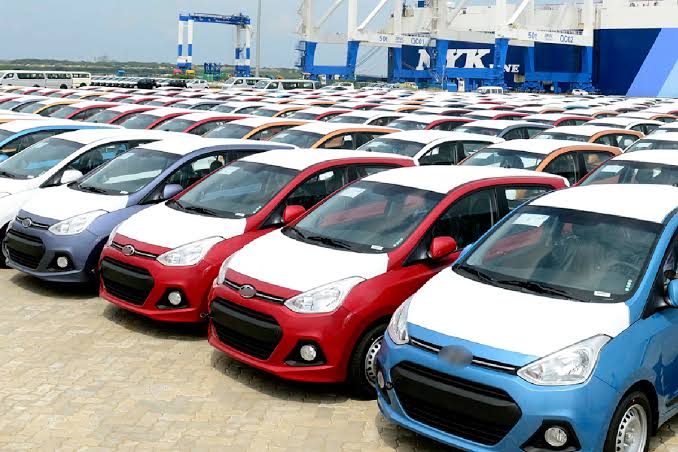 වාහන ආනයනය ගැන අමාත්‍යවරයාගෙන් පැහැදිලි කිරීමක්