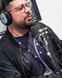 Jeffrey Arce, representante de la alcaldía de San Salvador Centro y  Gilberto Barrera, presidente de la Fundación Fibrosis Quistica El Salvador,  visitaron @sonorafm104.5 para brindar detalles de la carrera benéfica que se