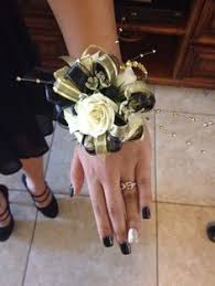 Flower wrist corsage, mustard yellow flower wrist corsage, bridesmaids corsage, bride flowers corsage, fall autumn wedding. Bottoniers