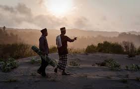 Dakwah merupakan kewajiban bagi umat muslim, dengan memperhatikan obyek/sasaran dakwah (mad'u), pelaku dakwah (da'i), tujuan dakwah, materi yang didakwahkan, media dakwahnya dan sarana dakwah. Tiga Cara Metode Dakwah Tafsir Al Qur An Surat An Nahl Ayat 125 Risalah Islam