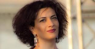 Anna Hakobyan .Vorqan shat kin miana arshavin, aynqan shat phamphusht  kverana ashxarhic