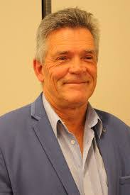 Les Holt's Instagram, Twitter & Facebook