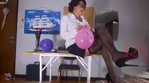 办公室迷恋，秘书充气气球用气球自慰。12个livecam 1 在线观看
