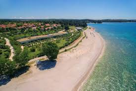 Fažana oder fasana ist ein fischerort an der westküste istriens in der gespanschaft istrien. Campingplatz Bi Village Kroatien Adria Istrien
