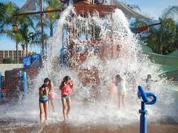 Howard Johnson Anaheim Hotel Is Family Fun Near Disneyland Anaheim Hotels Disneyland Park Hopper Disneyland