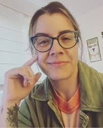 Amanda Meek's Instagram, Twitter & Facebook