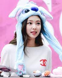 Not all peaches are made the same! Blackpink S Jennie S Aegyo Has Everyone In The Palm Of Her Hand Here Are 10 Receipts As Proof Your Honor Koreaboo