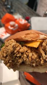 Caf400كاف On Twitter اليوم د عيت لتجربة مطعم تشكن Chkn فرعه الاول في الكويت وبيفتح قريبا في الرياض مخرج ٥ مجمع ون سكوير البرجر البايتس والصوصات