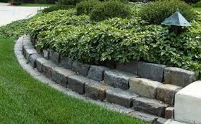 Gartensteine Ideen Wie Sie Dem Garten Einen Schonen Look Durch Steine Verleihen Landschaftseinfassung Landschaftsbau Mit Steinen Gartensteine
