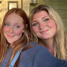 Kara Sexton's Instagram, Twitter & Facebook