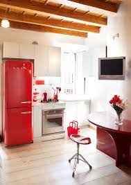 Monolocale Di 25 Mq Con Soluzioni Salvaspazio Cose Di Casa Ristrutturazione Piccola Cucina Arredamento Disposizione Cucine Piccole