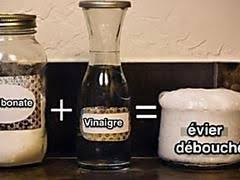 Vinaigre Blanc Bicarbonate 10 Utilisations De Ce Melange Magique Vinaigre Vinaigre Blanc Vinaigre Et Bicarbonate