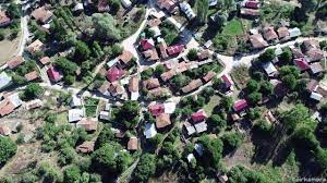 Satranç şampiyonalarının resmi olarak yapılmaya başlandığı 1886'dan beridir hiç kadın dünya şampiyonu olmadığı ve şu anda fide elo sıralamasının ilk 100 sırasında sadece iki tane kadın satranç oyuncusunun bulunduğu bilindiğinde çok da yadırganamayacak tespittir. Saraycik Koyu Gumushacikoy Amasya Www Airkamera Com Youtube