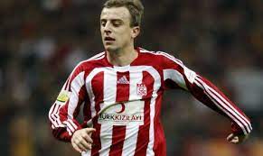 İkinci yarısı gol düellosu şeklinde geçen mücadelede sivasspor, grosicki(3) ve eneramo'nun attığı gollerle manisaspor'u devirmeyi başardı. Kamil Grosicki Career Stats Height And Weight Age
