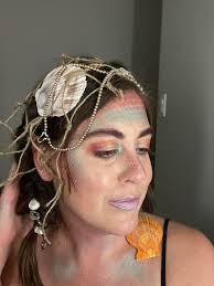 My first time wearing fishnets ever WHY DID NO ONE TELL ME THEY'RE SO  COMFY???!!! My legs can breathe so much11!