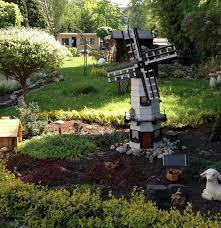 Windmühlen waren einst nicht nur wichtige bauwerke, die beispielsweise zum mahlen von getreide, als ölmühlen, als sägewerke, als schöpfwerke oder als pumpwerke verwendet wurden. Gartenwindmuhle 160 Cm X 50 Cm Bauanleitung Zum Selber Bauen Gartenwindmuhle Gartenkunst Feengarten