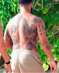 Toronto's most famous musician is also a human canvas, having accumulated some 25 or so tattoos over the years—including a few, um. Nuff On Twitter Each Face Tattoo On Drake S Back Is An Accent He Stole
