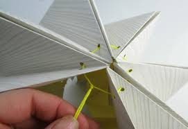 Je vous dévoile ici la technique de pliage pour réaliser une lampe origami, et 2 façons d'en faire des luminaires. Lampe Origami A Faire Soi Meme 10 Designs Creatifs