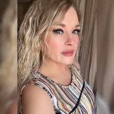 Kelly Stover's Instagram, Twitter & Facebook