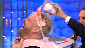 Florian Silbereisen übergießt Gast mit Wasser: Unangenehme Situation beim " Adventsfest" | Abendzeitung München