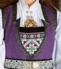 Kommunen faller i tre hovedområder. 75 Bunader Med Bringeduk Ideas In 2021 Folk Costume Traditional Outfits Folk Dresses