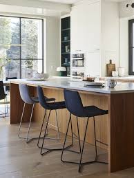 Une Maison Neuve Et Passive Aux Lignes Traditionnelles Planete Deco A Homes World Tabourets De Cuisine Du Bar Maisons Neuves Tabouret Cuisine