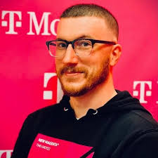 Sean Noyes's Instagram, Twitter & Facebook