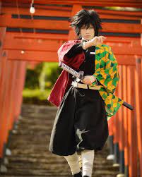 コスプレイヤーの麗華が 自身のinstagramで吾峠呼世晴による人気漫画 鬼滅の刃 の 水柱 冨岡義勇のコスプレを披露した その見事なクオリティに 国内外から称賛の声が相次いでいる 動画 ハイクオリティコスプレは海外でも話題に 人気アニメ 鬼滅の刃 麗華はin