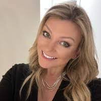 Stacy Hustak's Instagram, Twitter & Facebook