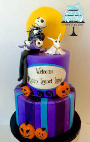 Christmas comes but once a year and it really is true what they say… it is the most magical season of all! Nightmare Before Christmas Baby Shower Cake By A Piece Of Cake Topper By Lucy Cake Design Christmas Baby Shower Halloween Baby Shower Theme Baby Shower Fall