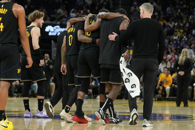 Warriors guard Jimmy Butler tears ACL in his right knee against Heat, AP  source says – CBS17.com