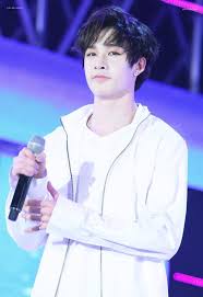 Between february 2004 and march 2010, chris was rarely seen or photographed without one of these totems, even wearing them in his driver's license photo and to his college graduation; 180707 C Call Me Captain Kpop Stray Kids E Minho Stray Kids Chan Chris Chan Vocalist