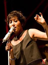 Cantano insieme inguaribile e romantico e rispondono a tutte le nostre domande: Malika Ayane Wikipedia