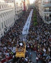 Sevilla Spain Durante La Semana Santa Las Estatuas Y Flotas Representan Las Escenas De Biblicos Semana Santa Sevilla Semana Santa En Espana Sevilla Espana