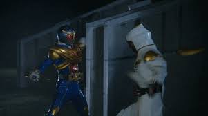仮面ライダービーストが白い魔法使いに苦戦 やられて飛び散る火花の絶景 ダービー 魔法使い 特撮ヒーロー