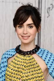 リリー コリンズが指南 シーン別ヘアメイク31days リリー コリンズ 美容 前髪ありヘア