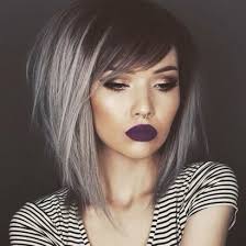 Pour infos j'ai les cheveux châtain doré, j'ai le tein clair et j'ai les yeux bleu/gris et si sa peux aussi aider j'ai un style un peux rock/métal mais qui reste @ mim9301.un balayage ou des mèches ont le même effet :ils decolorent le cheveux. Cheveux Gris 20 Coiffures Hyper Stylees A Adopter Pour S Assumer Au Naturel Biba Magazine