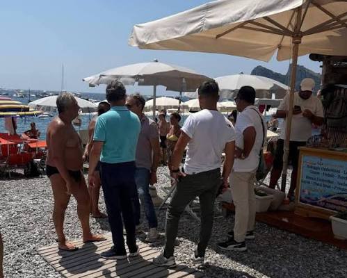 A Maiori si accende il confronto sulla gestione e sulla fruizione delle  spiagge, con l'intervento dell'onorevole Francesco Emilio Borrelli che  chiede chiarezza sulla situazione. 👉 Leggi l'articolo completo sul nostro  sito. #NCANews #
