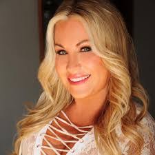 Carrie Hardison's Instagram, Twitter & Facebook