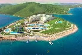 Alan üzerine kurulmuş olup toplam 393 oda + 7 villa'dan oluşmaktadır. Guvercinlik Otelleri En Ucuz Guvercinlik Otel Fiyatlari Enuygun