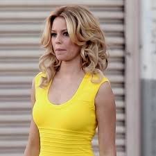 Elizabeth Banks Has The Best And Worst Walk Of Shame Ever Walk Of Shame Elizabeth Banks Hair Elizabeth Banks