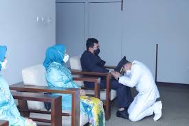 Maybe you would like to learn more about one of these? Ucapan Sungkem Idul Fitri 1442 H Atau Lebaran 2021 Dalam Bahasa Jawa Krama Inggil Dilengkapi Bahasa Indonesia Portal Kudus