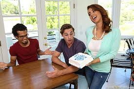 ▷ Isis Love in Happy Bday, Fuck My Mom (Photo 1) | Brazzers