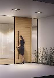 Nevos Haustur Josko Hersteller Larche Naturliche Holz Optik Modern Fenster Und Turen Traditionelle Hausturen Innentur